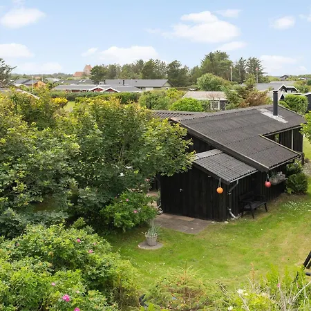 2 Bedroom Gorgeous In Holiday home *