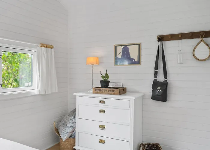 2 Bedroom Gorgeous In Hébergement de vacances *