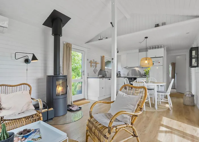 2 Bedroom Gorgeous In Hébergement de vacances *