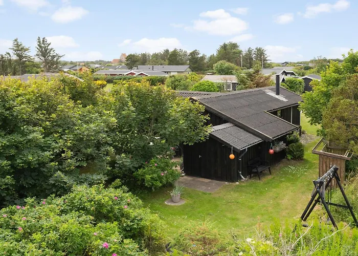 2 Bedroom Gorgeous In Дом отдыха *